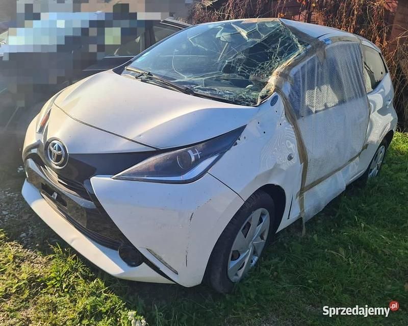 Używany 2016 Toyota Aygo Hatchback | 10 800 zł - Obraz 1/4