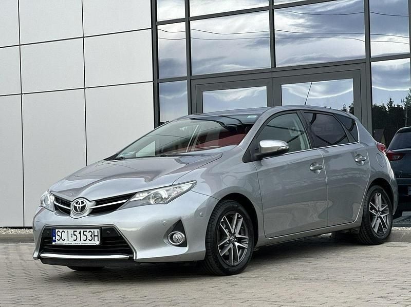 Używany Toyota Auris 132 KM (97 kW) 2015 Szary (metalik) Hatchback