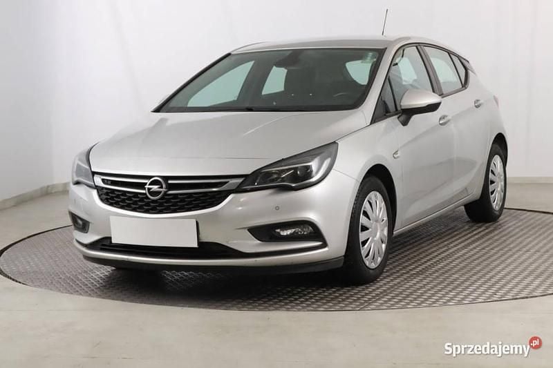 Używany Opel Astra 2018 Srebrny Hatchback