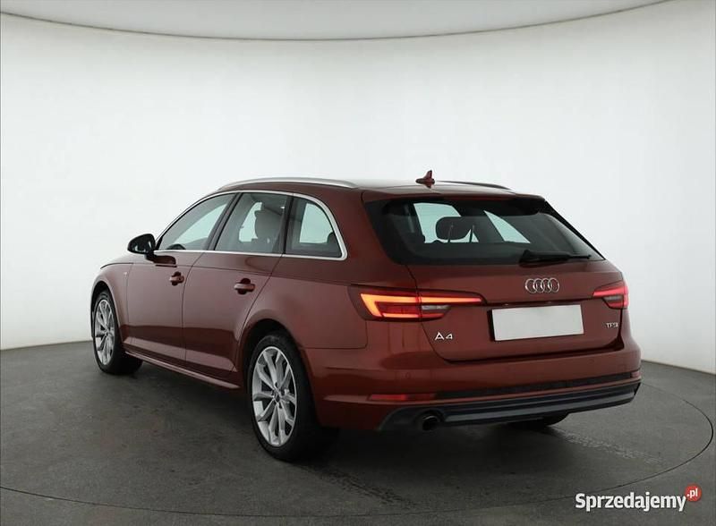 Używany Audi A4 2018 Bordowy Kombi