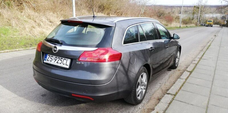 Używany Opel Insignia 160 KM (117 kW) 2009 Grafitowy (metalik) Sedan/Limuzyna