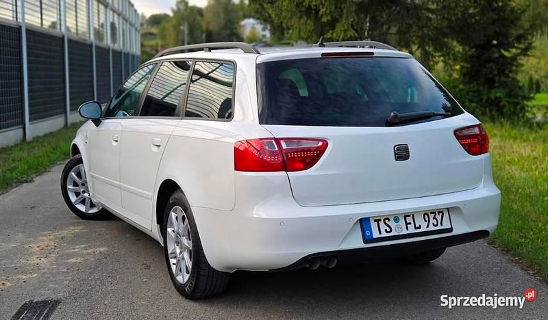 Biały Używany 2011 Seat Exeo Kombi | 20 900 zł (Uczciwa cena) - Obraz 1/4