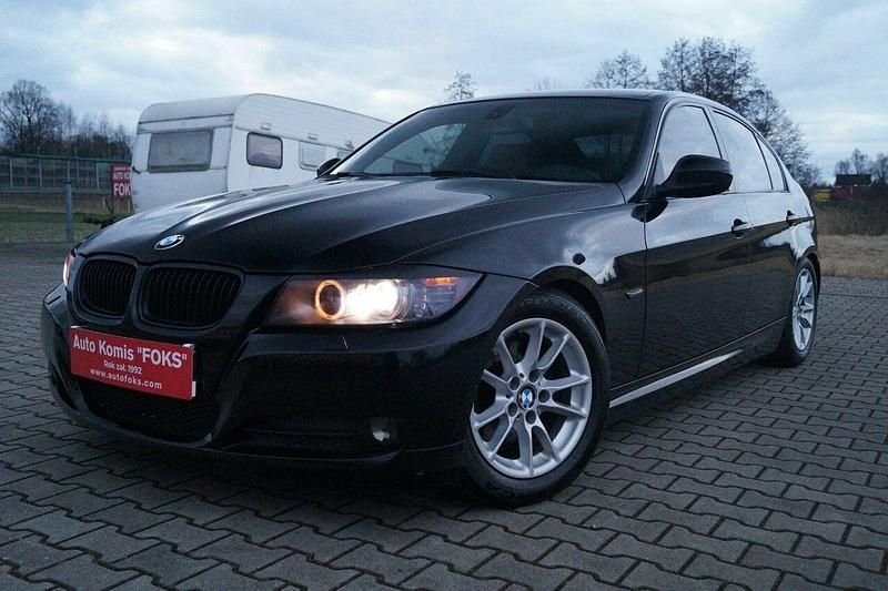 Używany BMW 320 184 KM (135 kW) 2011 Czarny Sedan/Limuzyna