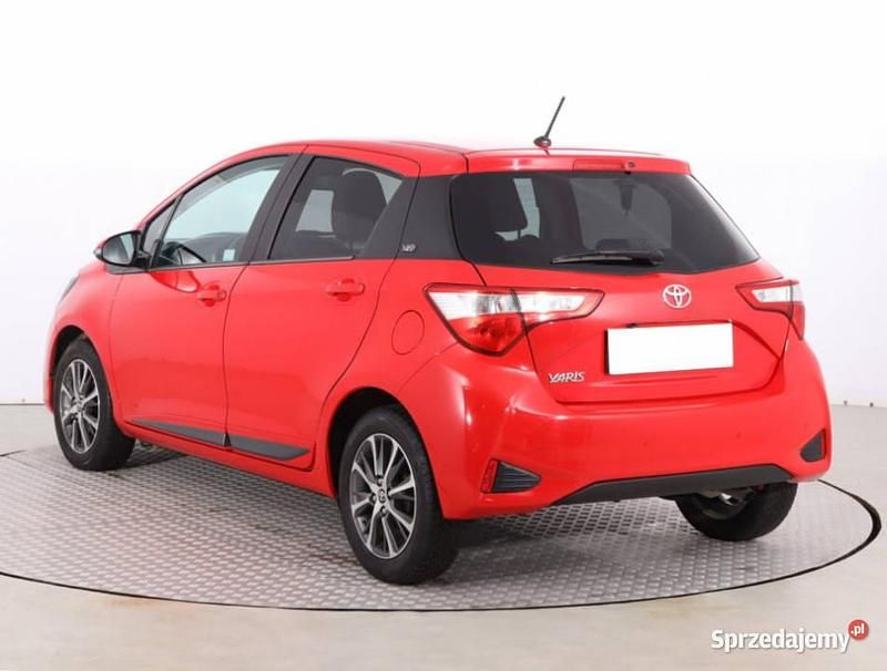 Używany Toyota Yaris 2020 Czerwony Hatchback