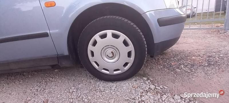 Niebieski Używany 1997 VW Passat Sedan/Limuzyna | 6900 zł (Drogi) - Obraz 1/4