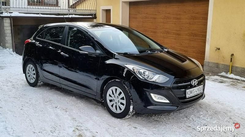 Używany Hyundai i30 110 KM (80 kW) 2016 Czarny (metalik) Hatchback