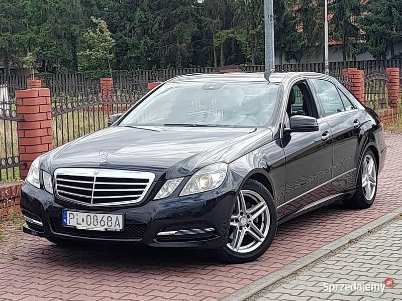 Używany Mercedes E220 Avantgarde 2012 Czarny Sedan/Limuzyna