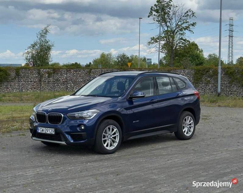 Niebieski Używany 2017 BMW X1 Advantage SUV | 69 000 zł (Uczciwa cena) - Obraz 1/4