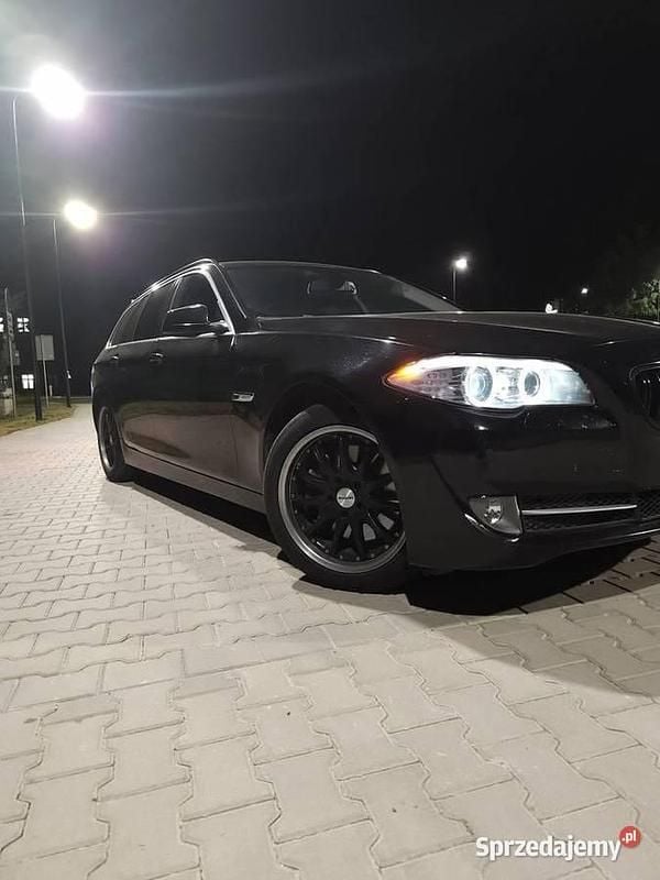 Czarny Używany 2013 BMW 525 Kombi | 37 000 zł (Uczciwa cena) - Obraz 1/4