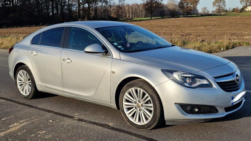 Używany Opel Insignia 140 KM (102 kW) 2015 Srebrny Hatchback