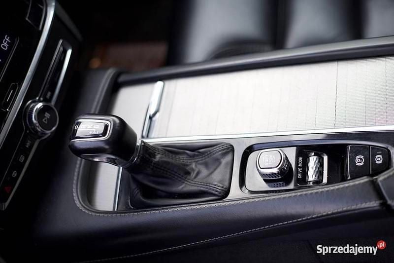 Używany Volvo V90 CC Pro 2018 Grafitowy Kombi