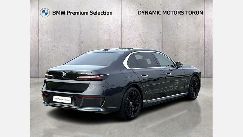 Używany BMW i7 Comfort Edition 400 kW (544 KM) 2023 Szary sophisto z brylantowym połyskiem metalizowany Sedan/Limuzyna