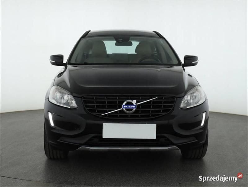Używany Volvo XC60 2016 Czarny SUV