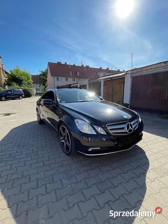 Używany Mercedes E250 2009 Czarny Coupe