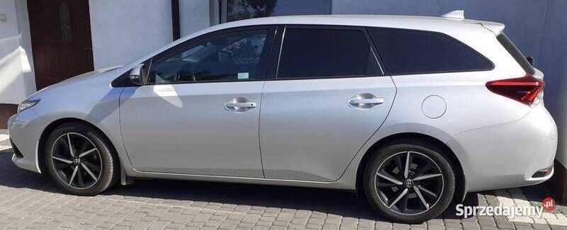 Srebrny Używany 2018 Toyota Auris Kombi | 62 900 zł - Obraz 1/4