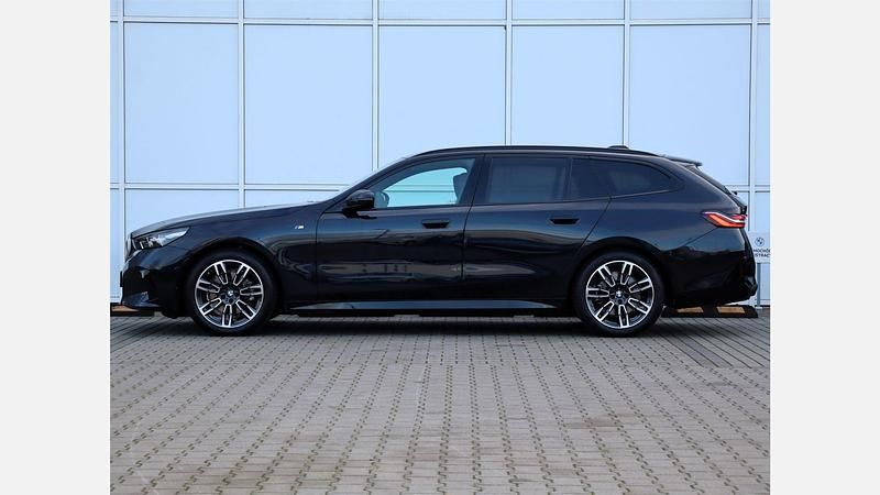 Używany BMW 520 Comfort Edition 197 KM (144 kW) 2025 Czarny carbon m metalizowany Kombi