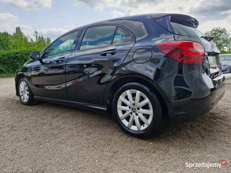 Czarny Używany 2016 Mercedes A160 Hatchback | 54 900 zł (Uczciwa cena) - Obraz 1/4