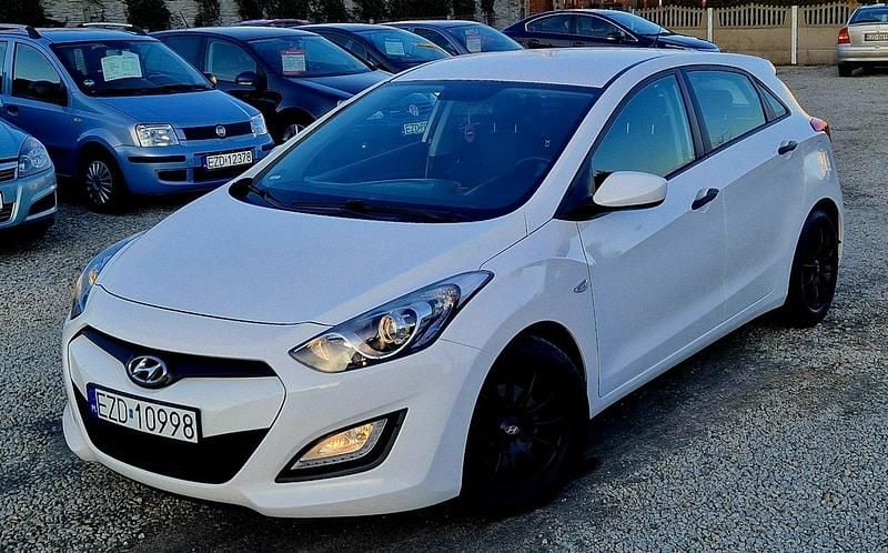 Używany Hyundai i30 99 KM (72 kW) 2014 Biały (metalik) Hatchback