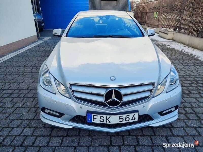 Używany Mercedes E200 184 KM (135 kW) 2011 Srebrny Coupe