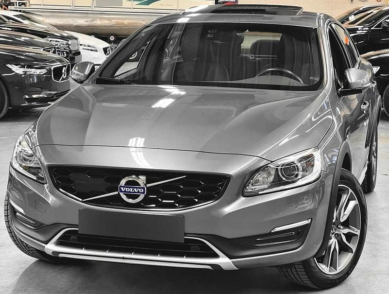 Używany Volvo S60 215 KM (158 kW) 2018 Szary Sedan/Limuzyna