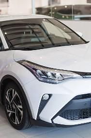 Używany Toyota C-HR Style 122 KM (89 kW) 2023 Biały SUV
