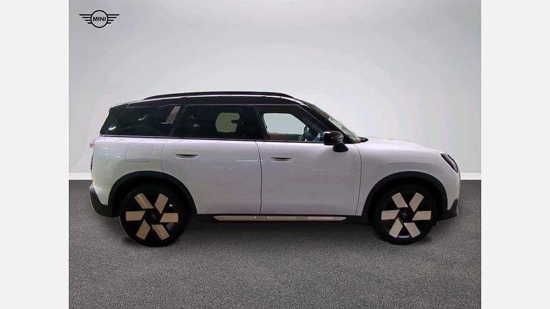 Używany Mini Countryman 150 KM (110 kW) 2024 Nanuq white metalizowany SUV