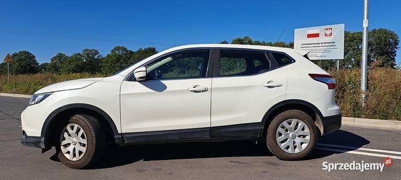 Biały Używany 2016 Nissan Qashqai SUV | 44 300 zł (Uczciwa cena) - Obraz 1/4