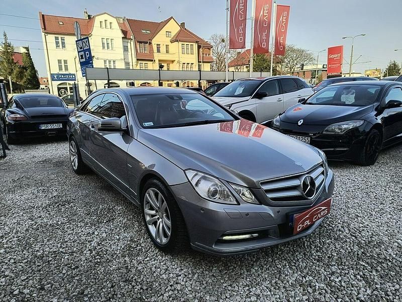 Używany Mercedes E250 2011 Srebrny Coupe