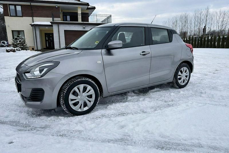 Używany Suzuki Swift 83 KM (61 kW) 2021 Srebrny Hatchback