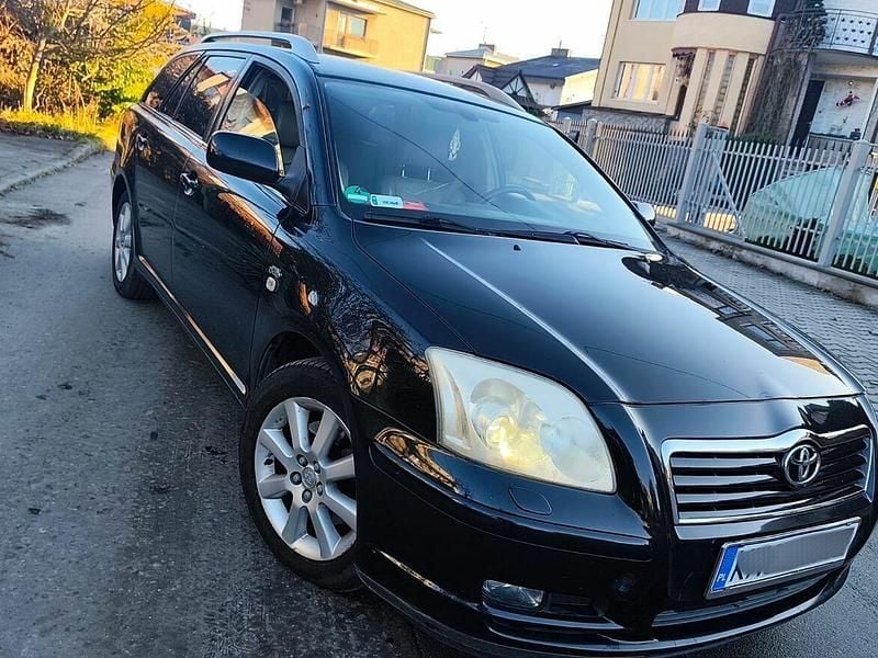 Czarny Używany 2004 Toyota Avensis Kombi | 6200 zł (Uczciwa cena) - Obraz 1/4