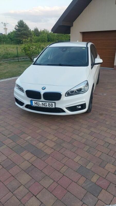 Biały Używany 2016 BMW 218 Kombi | 63 900 zł - Obraz 1/4
