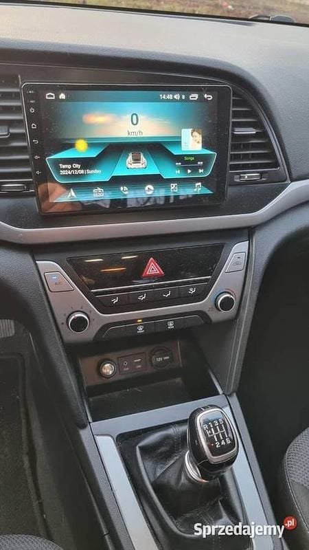 Używany Hyundai Elantra 128 KM (94 kW) 2017 Beżowy Sedan/Limuzyna