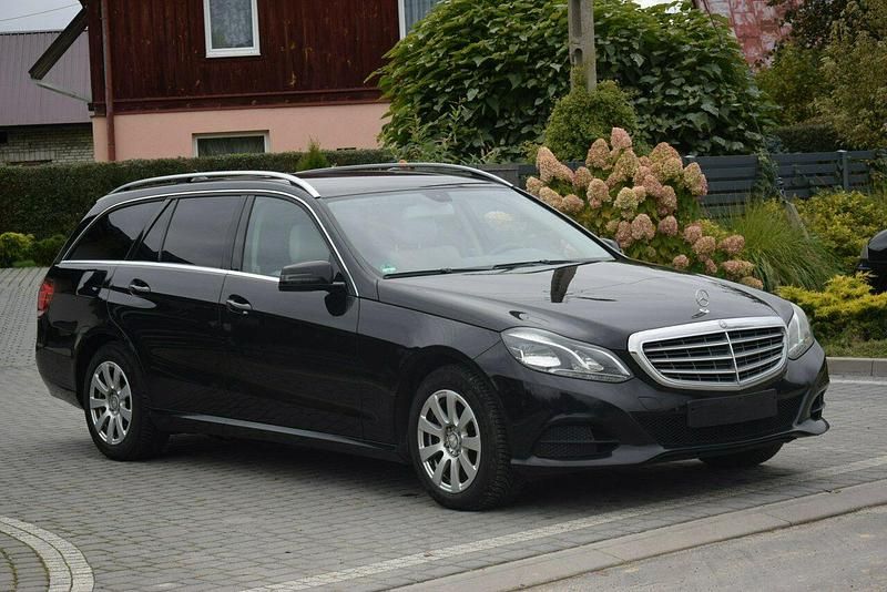 Czarny Używany 2013 Mercedes E220 Kombi | 21 900 zł - Obraz 1/4