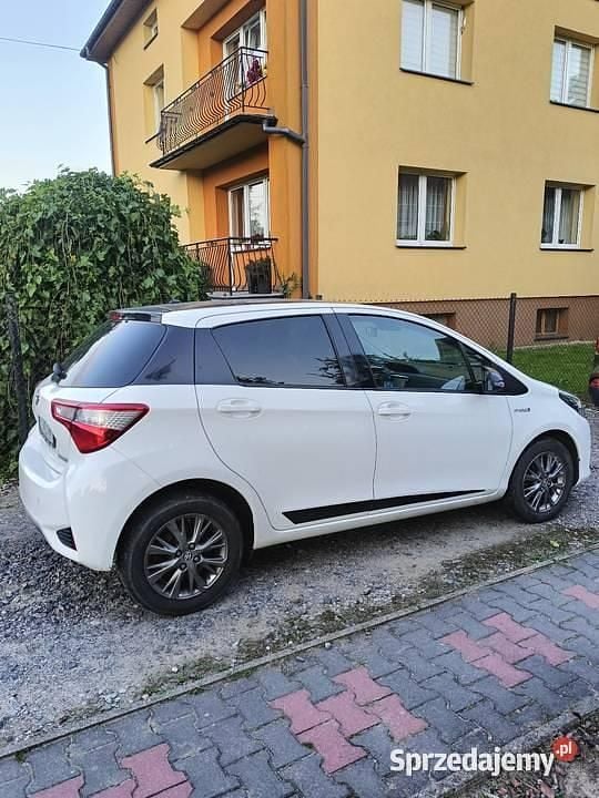 Używany 2017 Toyota Yaris Hybrid Sedan/Limuzyna | 35 900 zł - Obraz 1/4