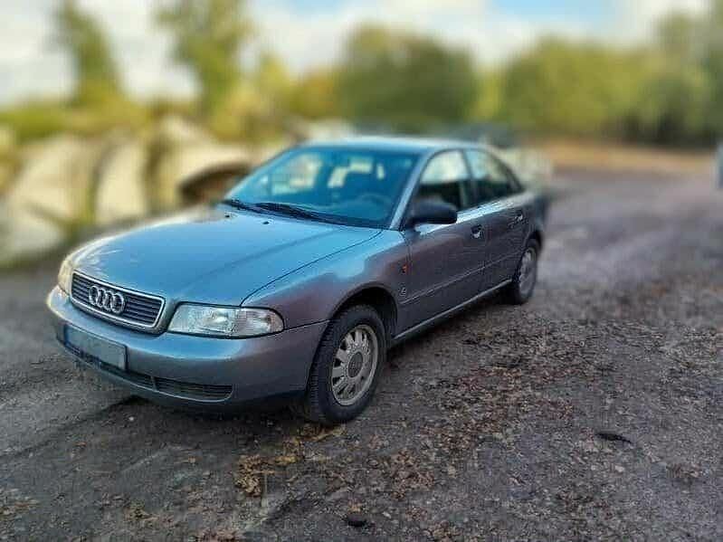 Szary Używany 1996 Audi A4 Sedan/Limuzyna | 5000 zł - Obraz 1/4