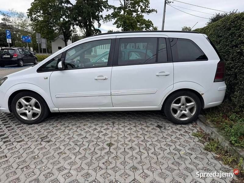 Biały Używany 2008 Opel Zafira Minivan | 4500 zł (Dobra cena) - Obraz 1/4
