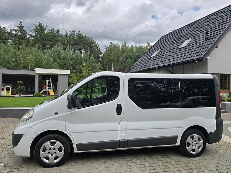 Biały Używany 2009 Opel Vivaro Van | 33 900 zł (Uczciwa cena) - Obraz 1/4