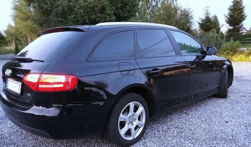 Używany Audi A4 2010 Czarny Kombi