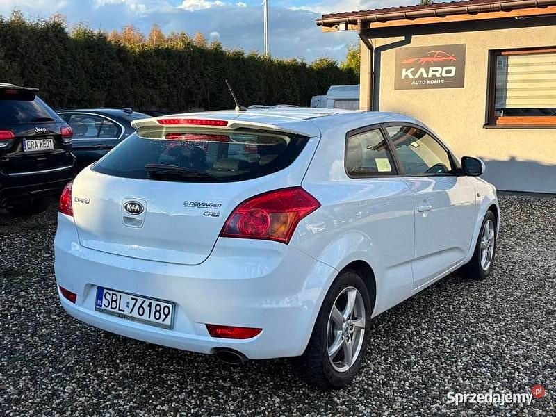 Używany Kia Ceed 2011 Biały Hatchback