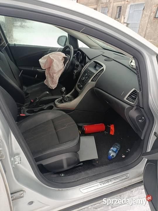 Używany Opel Astra 2012 Srebrny Hatchback