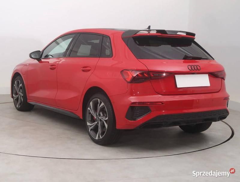 Używany Audi A3 e-tron 2022 Czerwony Hatchback