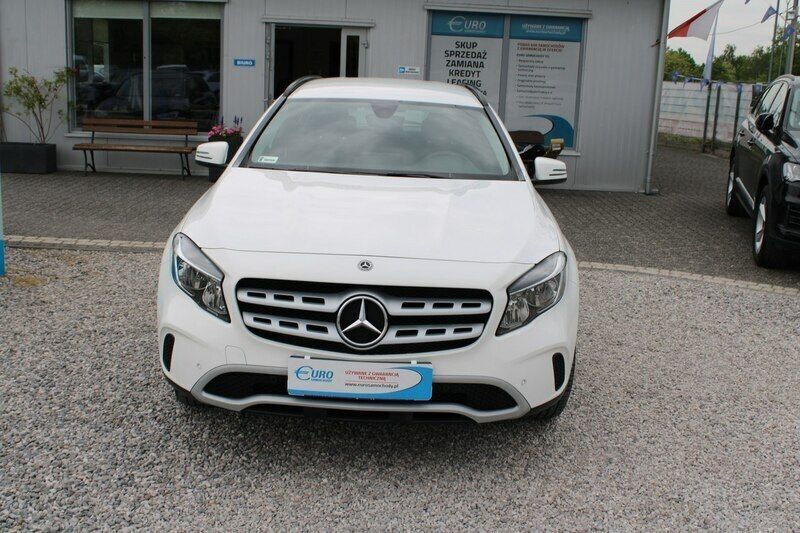 Używany Mercedes GLA180 122 KM (89 kW) 2019 Biały SUV