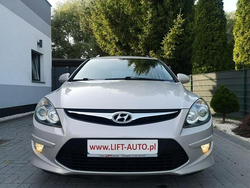 Używany Hyundai i30 116 KM (85 kW) 2011 Inny kolor Kombi