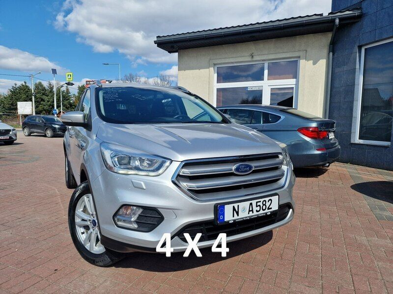 Srebrny (metalik, perła) Używany 2018 Ford Kuga SUV | 79 880 zł (Drogi) - Obraz 1/4