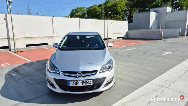 Srebrny Używany 2014 Opel Astra Executive Hatchback | 35 000 zł (Uczciwa cena) - Obraz 1/4
