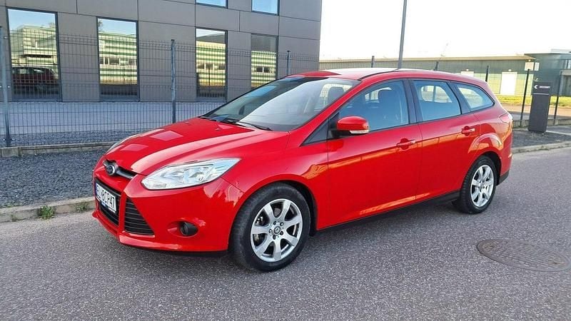 Czerwony Używany 2012 Ford Focus Kombi | 12 400 zł (Uczciwa cena) - Obraz 1/4