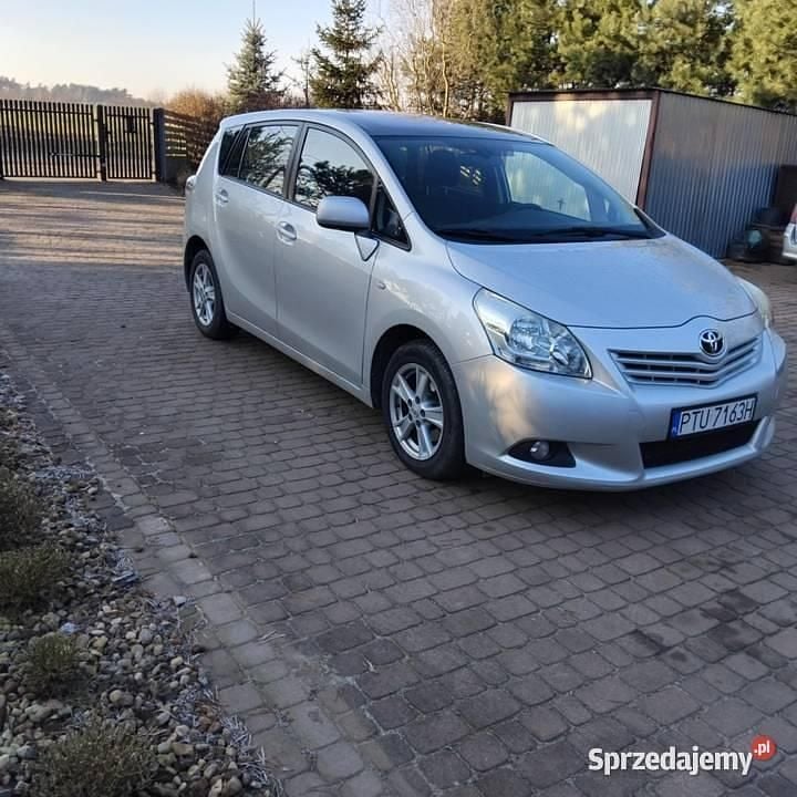 Używany Toyota Verso 126 KM (92 kW) 2009 Srebrny Minivan