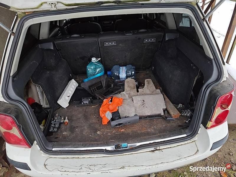 Biały Używany 2004 VW Passat Kombi | 3000 zł - Obraz 1/4