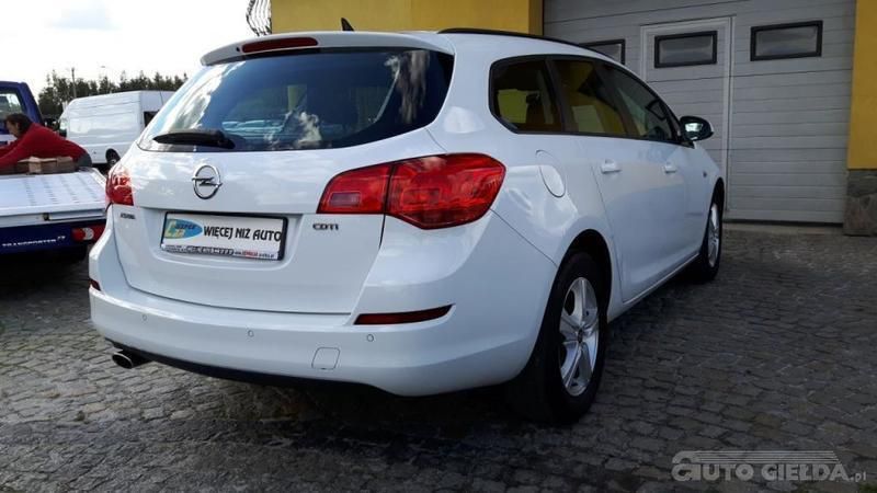 Używany Opel Astra 165 KM (121 kW) 2012 Biały
