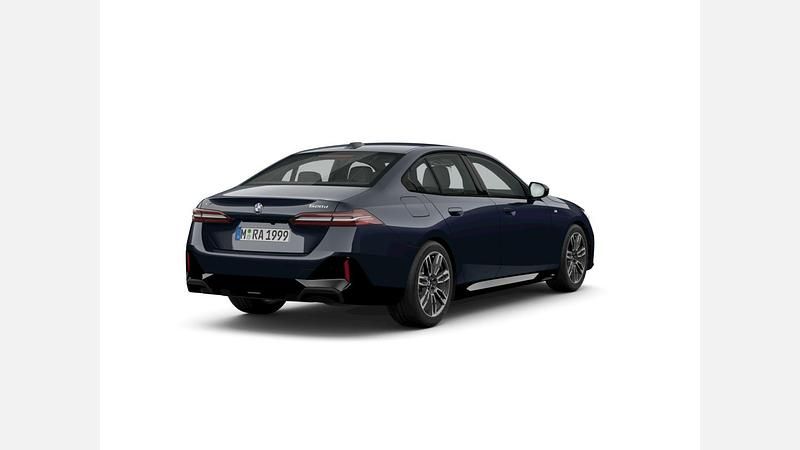 Czarny carbon m metalizowany Używany 2024 BMW 520 Comfort Edition Sedan/Limuzyna | 249 900 zł (Dobra cena) - Obraz 1/2